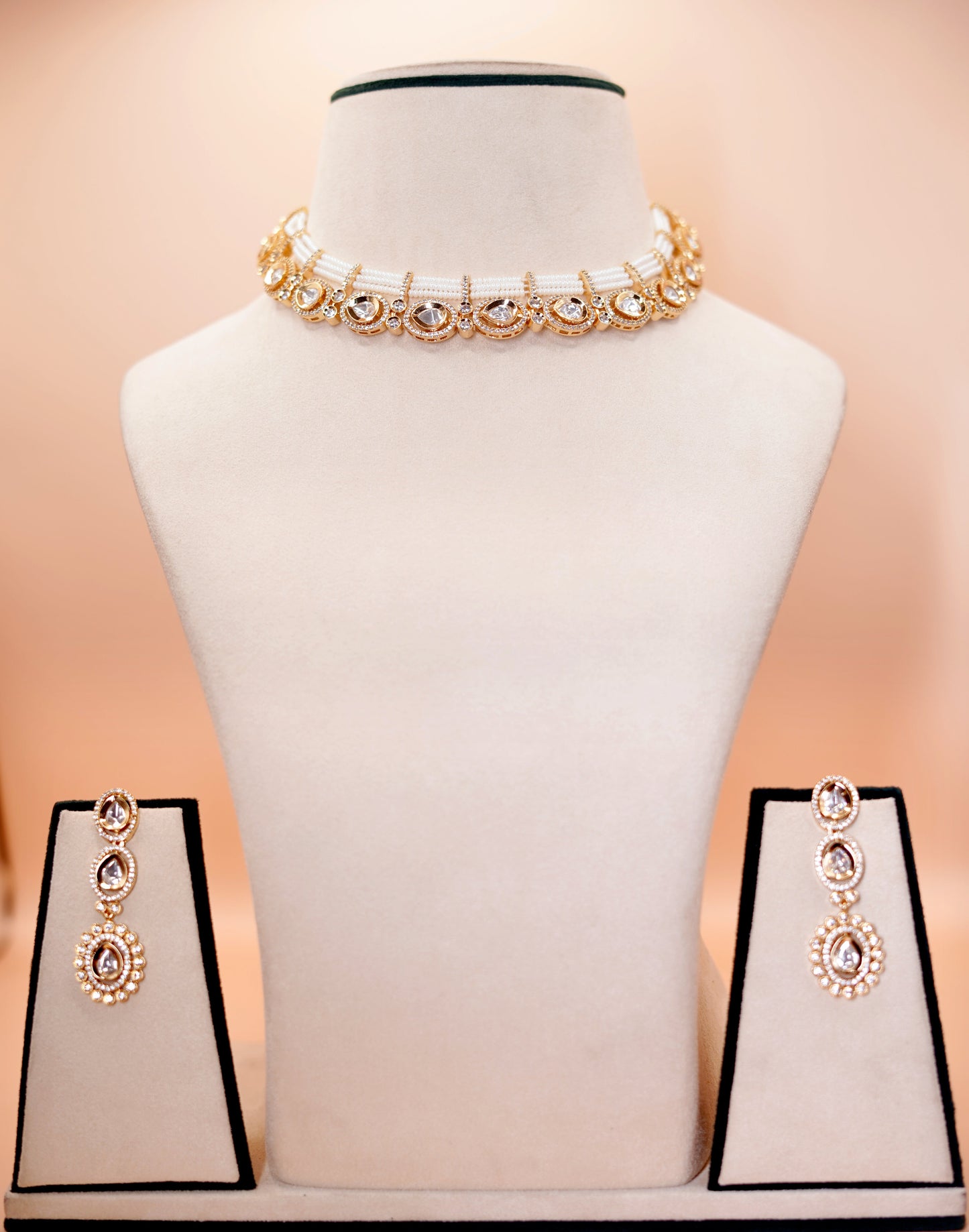 Ivory Elara Kundan Jewellery Set