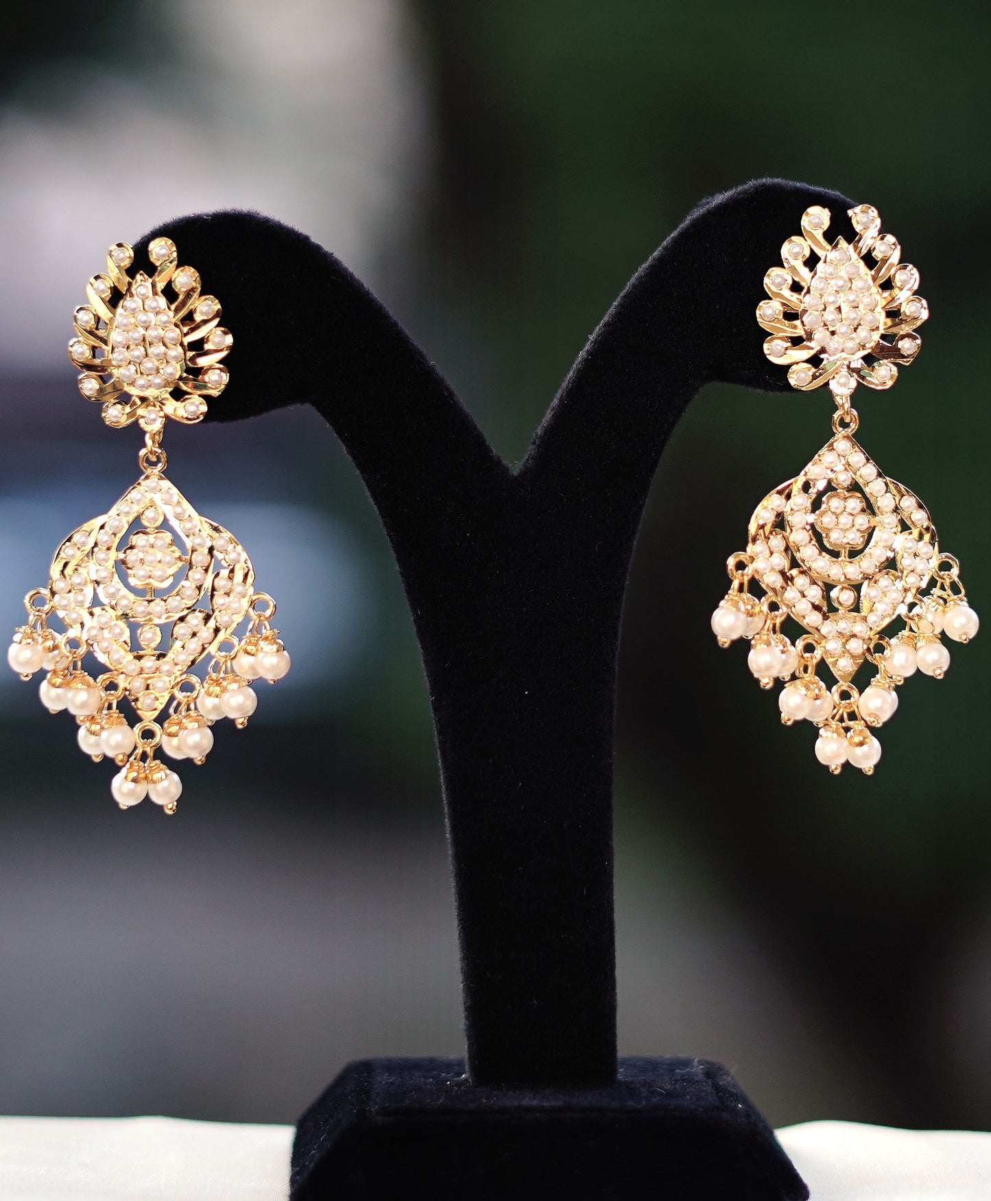 White Saanjh Sheen Jewellery Set