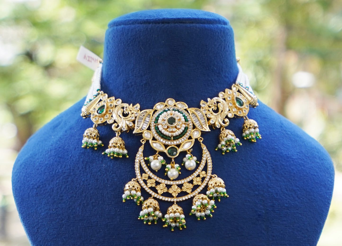 Gold and Emerald Glint Jewellery Set