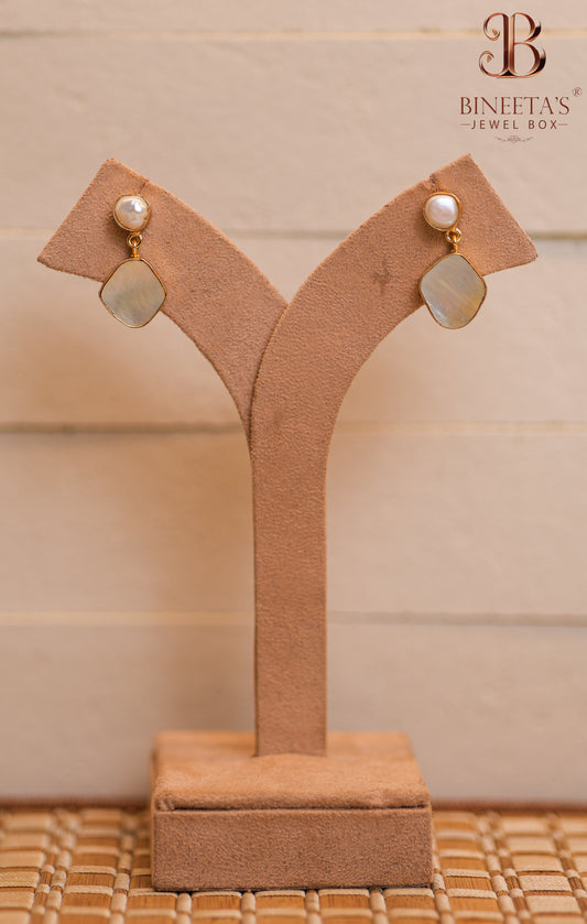 Amaira Mother of Pearl Set