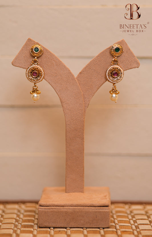 Aarvika Kundan Jewellery Set