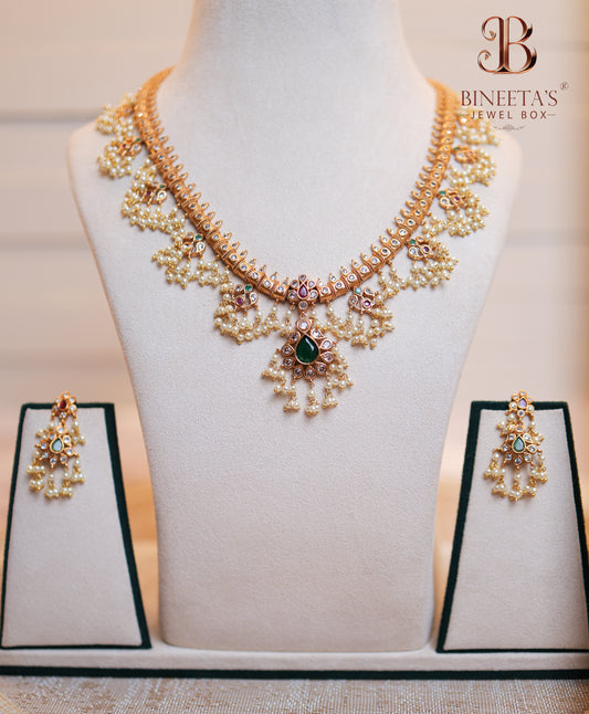 Vaidehi Short Kundan Pearl Necklace Set