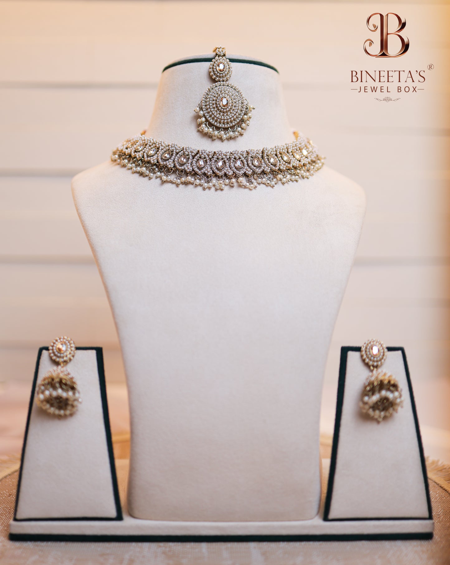 Aryahi Pearl Choker Set