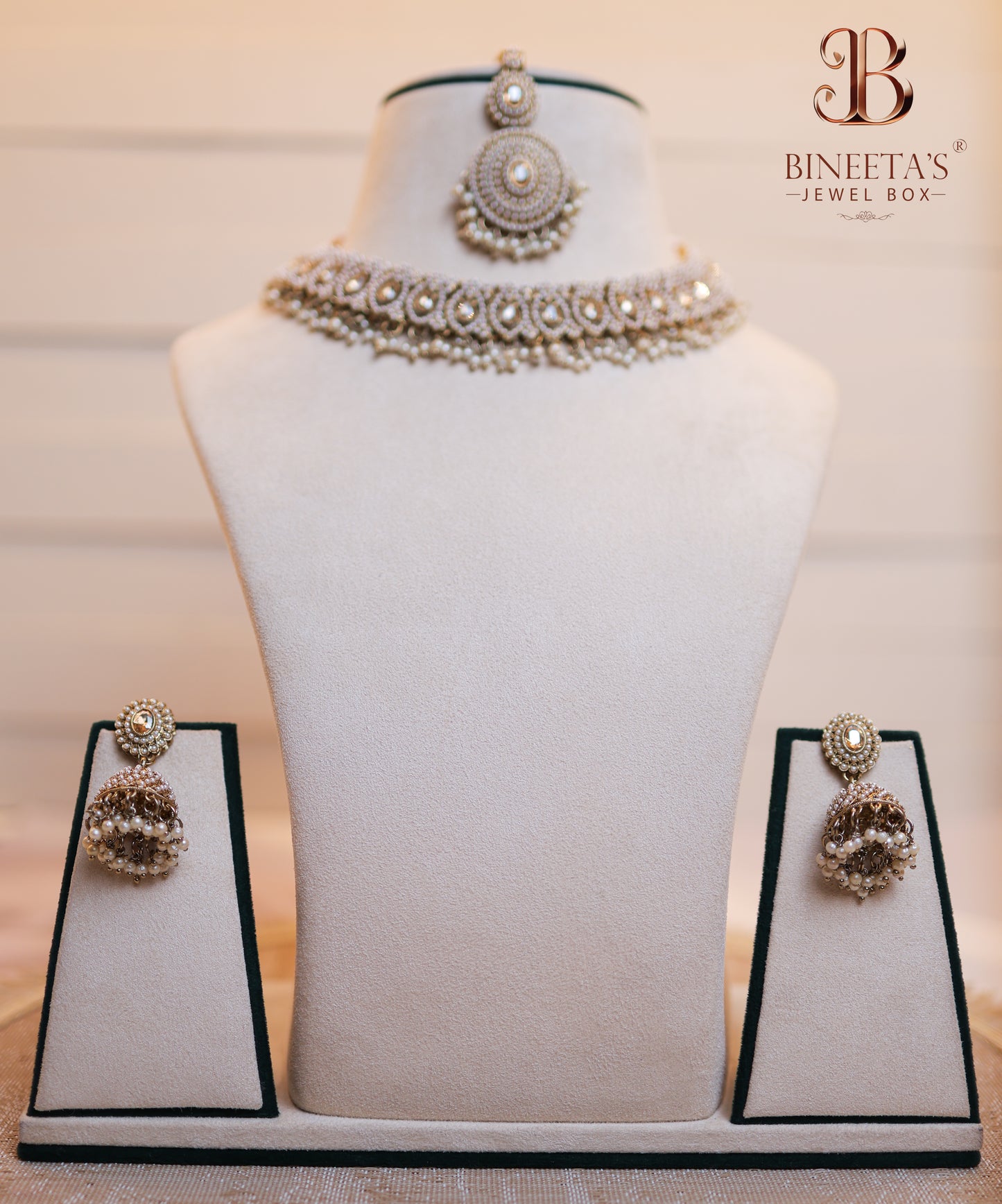 Aryahi Pearl Choker Set