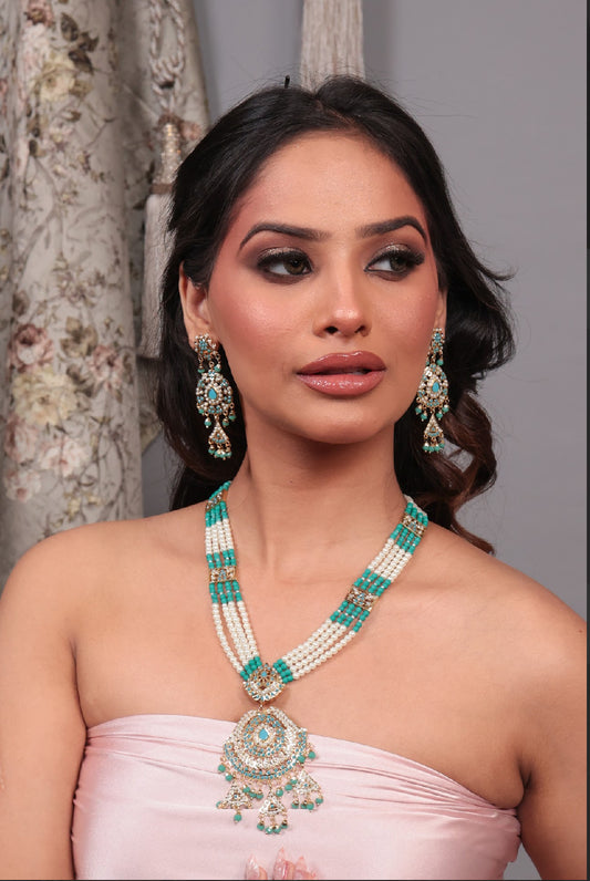 Feroza Aafreen Jadau Pendant Set