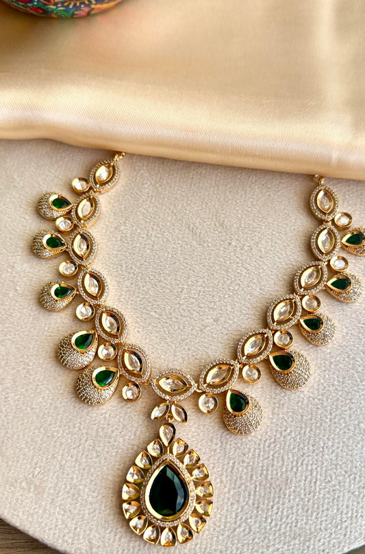 Emerald Zarina Glow Necklace Set