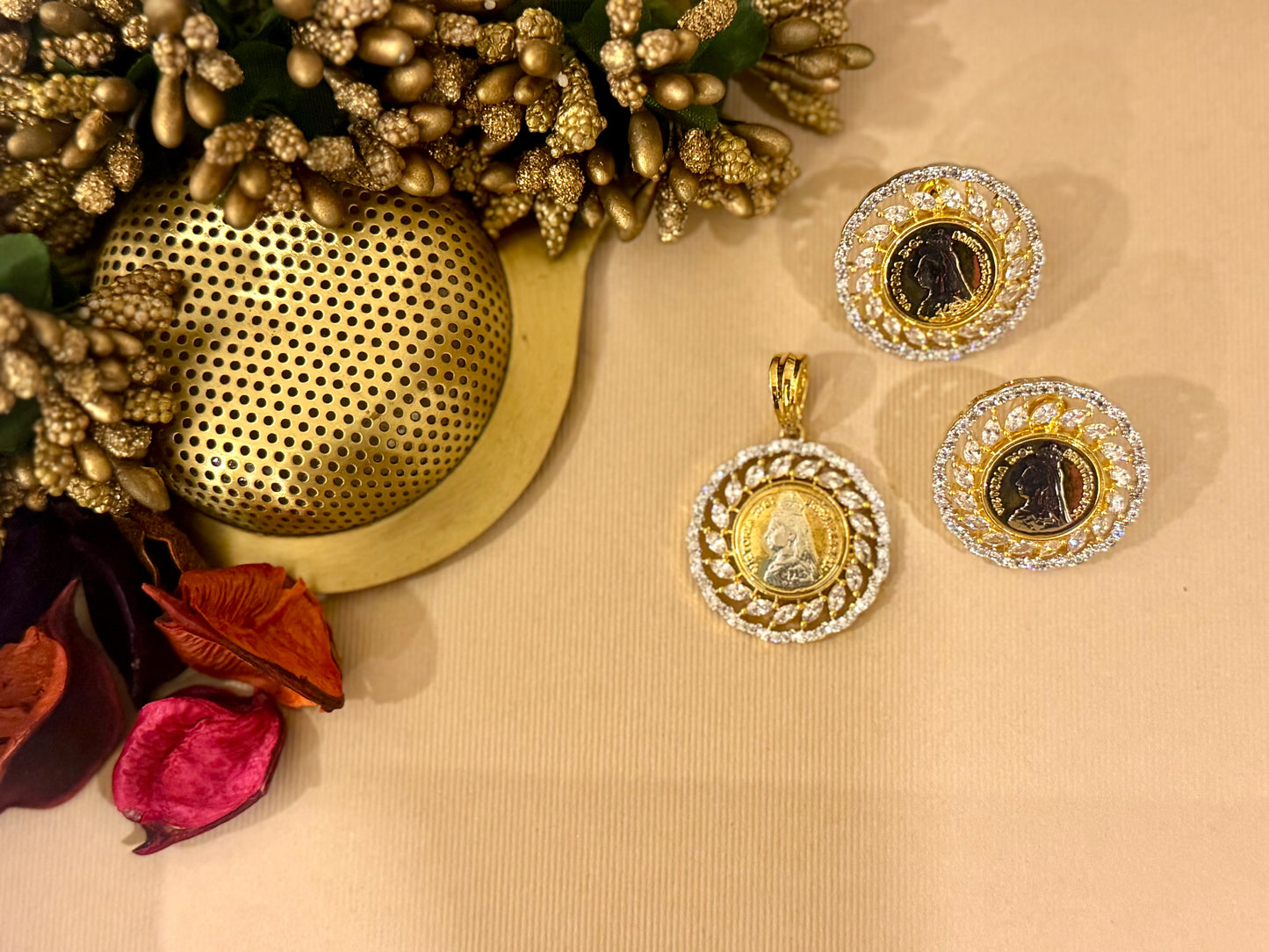 Sovereign Glow Pendant Set