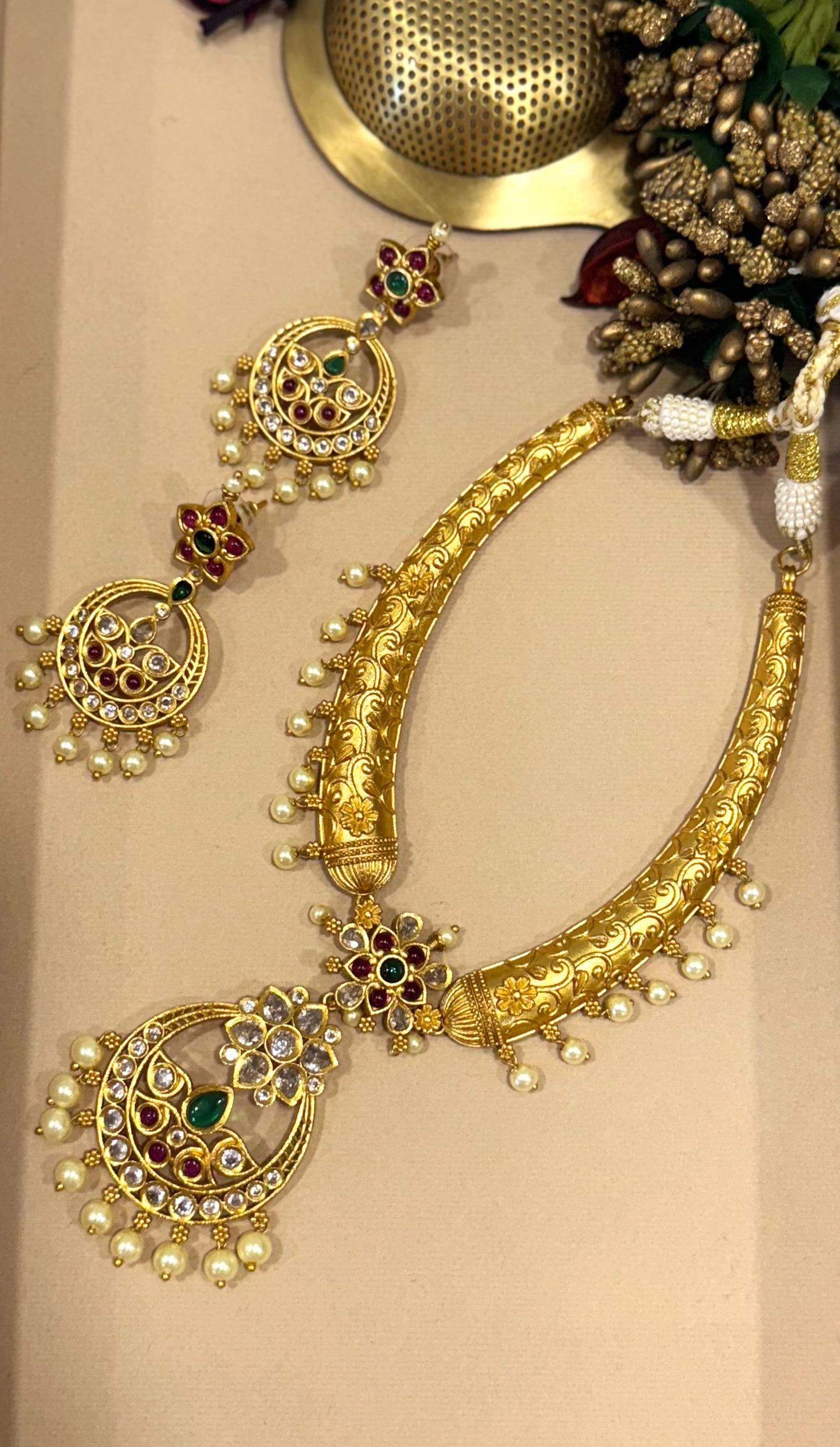 Iravya Hasli Jewellery Set