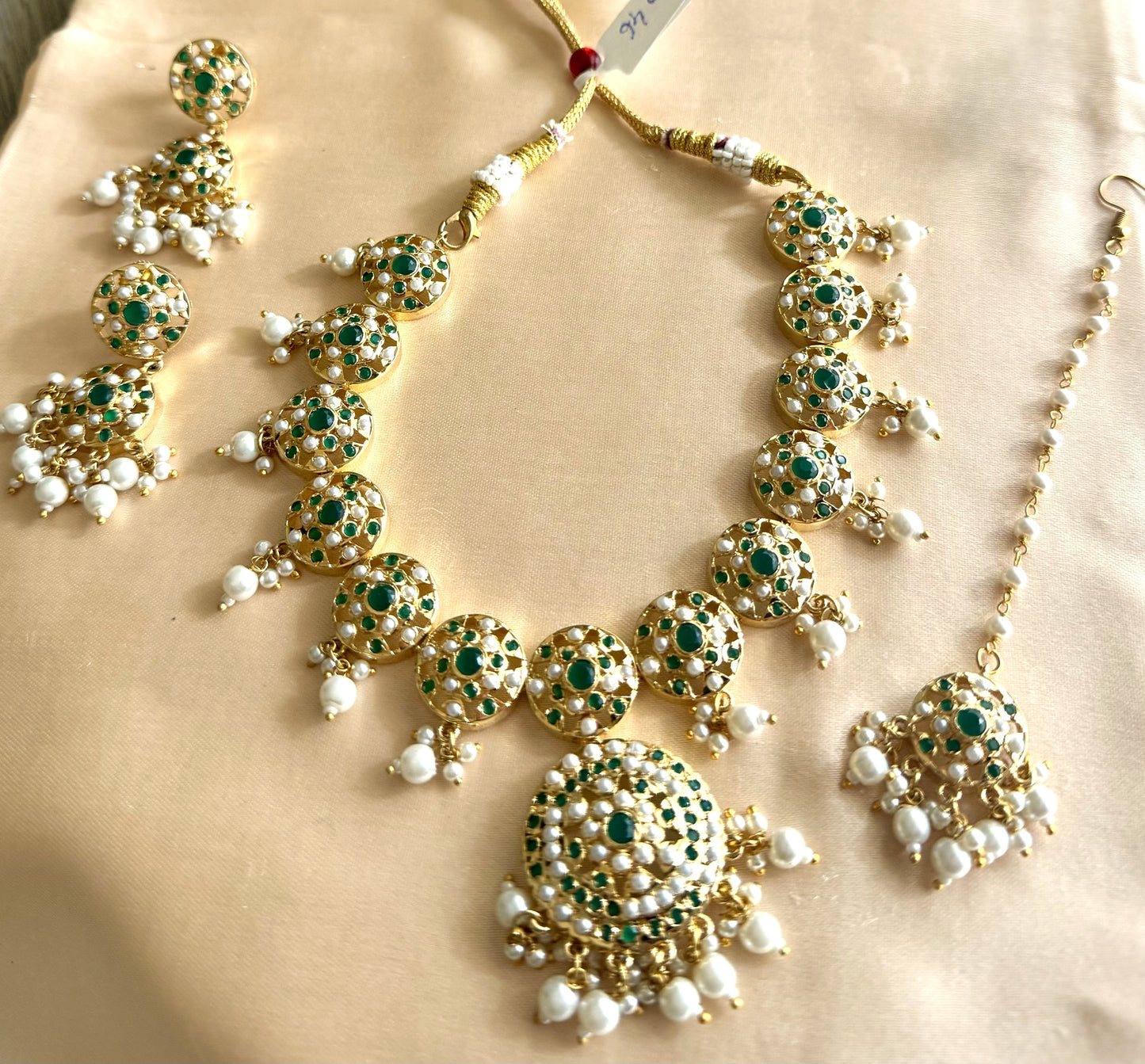 Green Nayra Emerald Jewellery Set