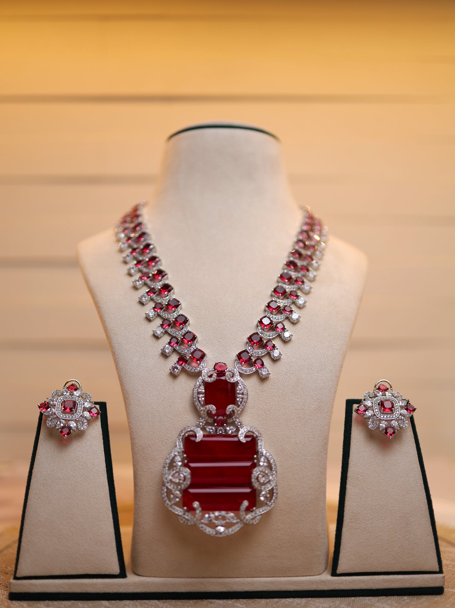Scarlet Majesty Jewellery Set