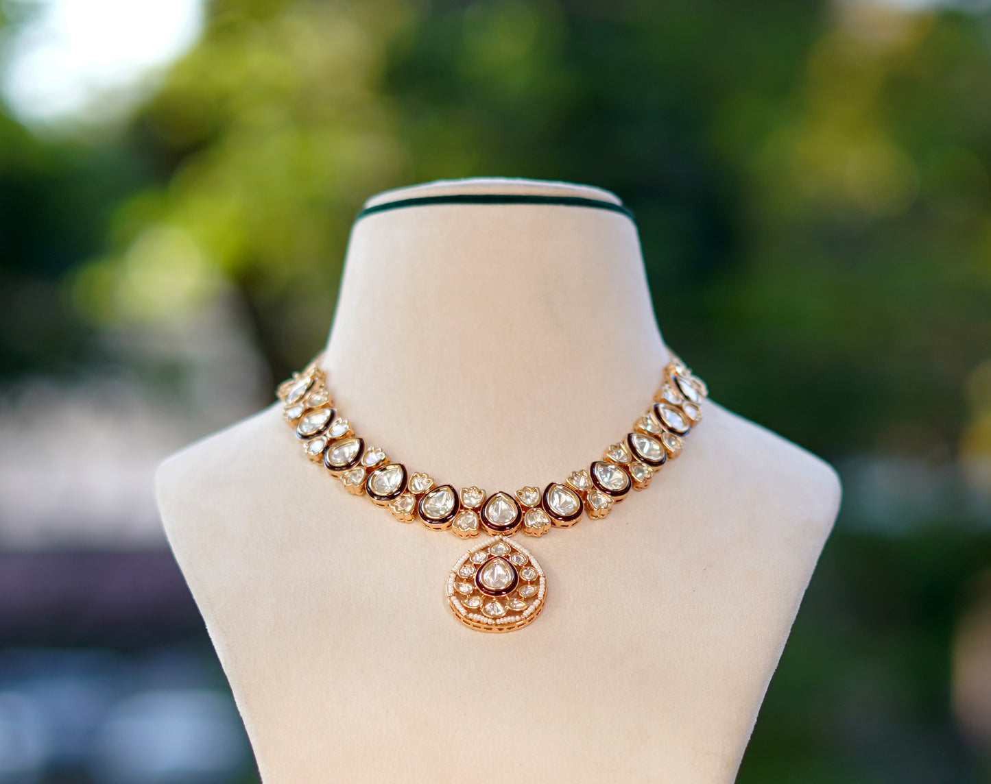 Golden Noorani Bahaar Kundan Jewellery Set