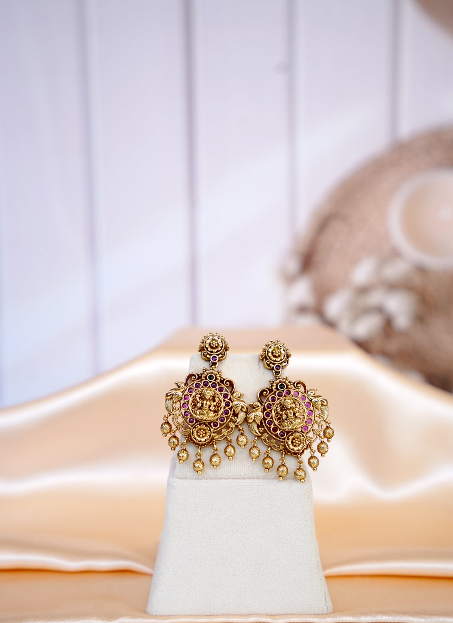 Gold Rajlaxmi Antique Jewellery Set