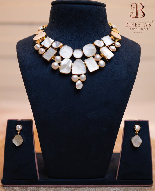 Amaira Mother of Pearl Set