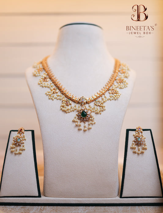 Vaidehi Short Kundan Pearl Necklace Set