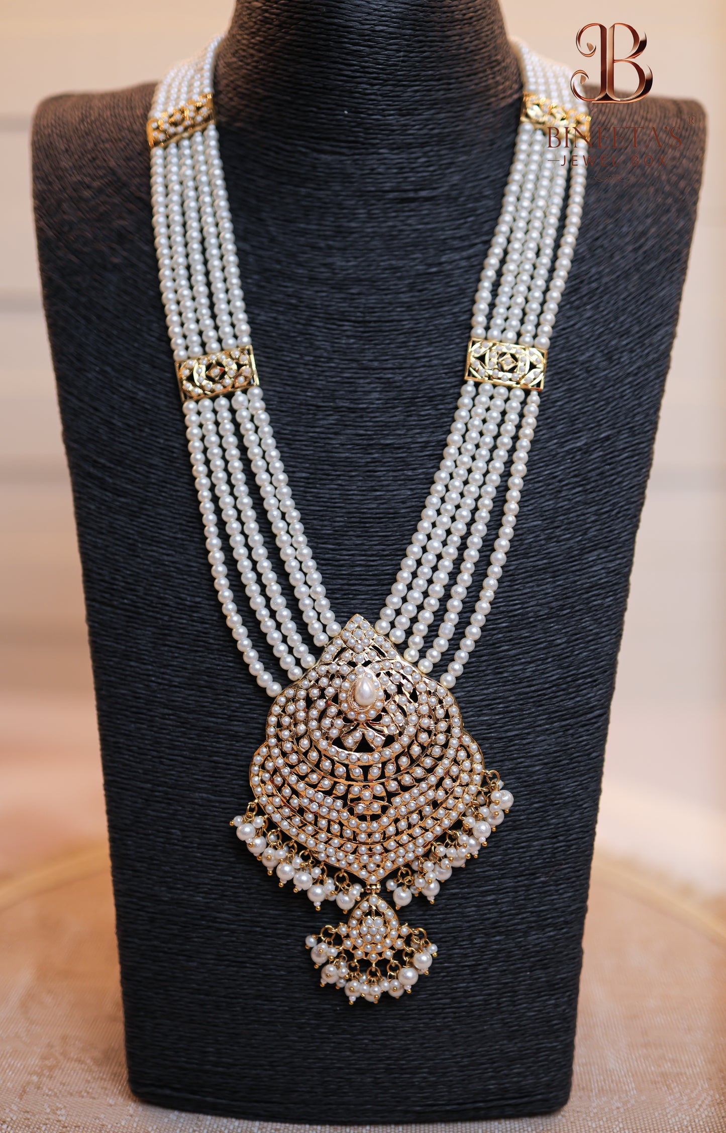 Aaryahi Pearl Haar Set