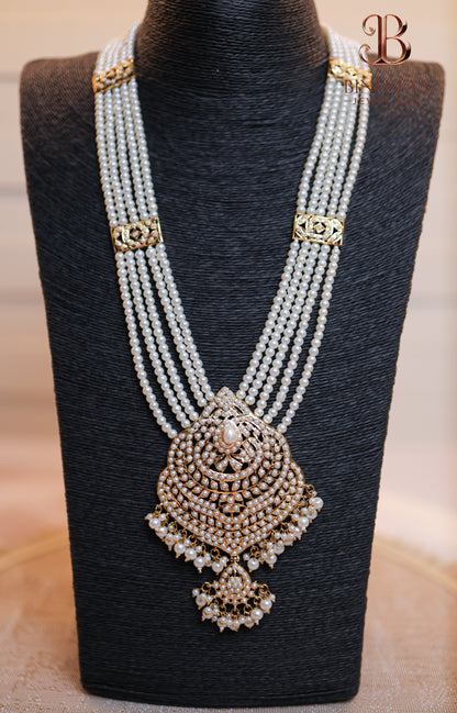 Aaryahi Pearl Haar Set