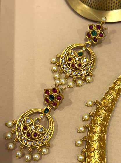 Iravya Hasli Jewellery Set