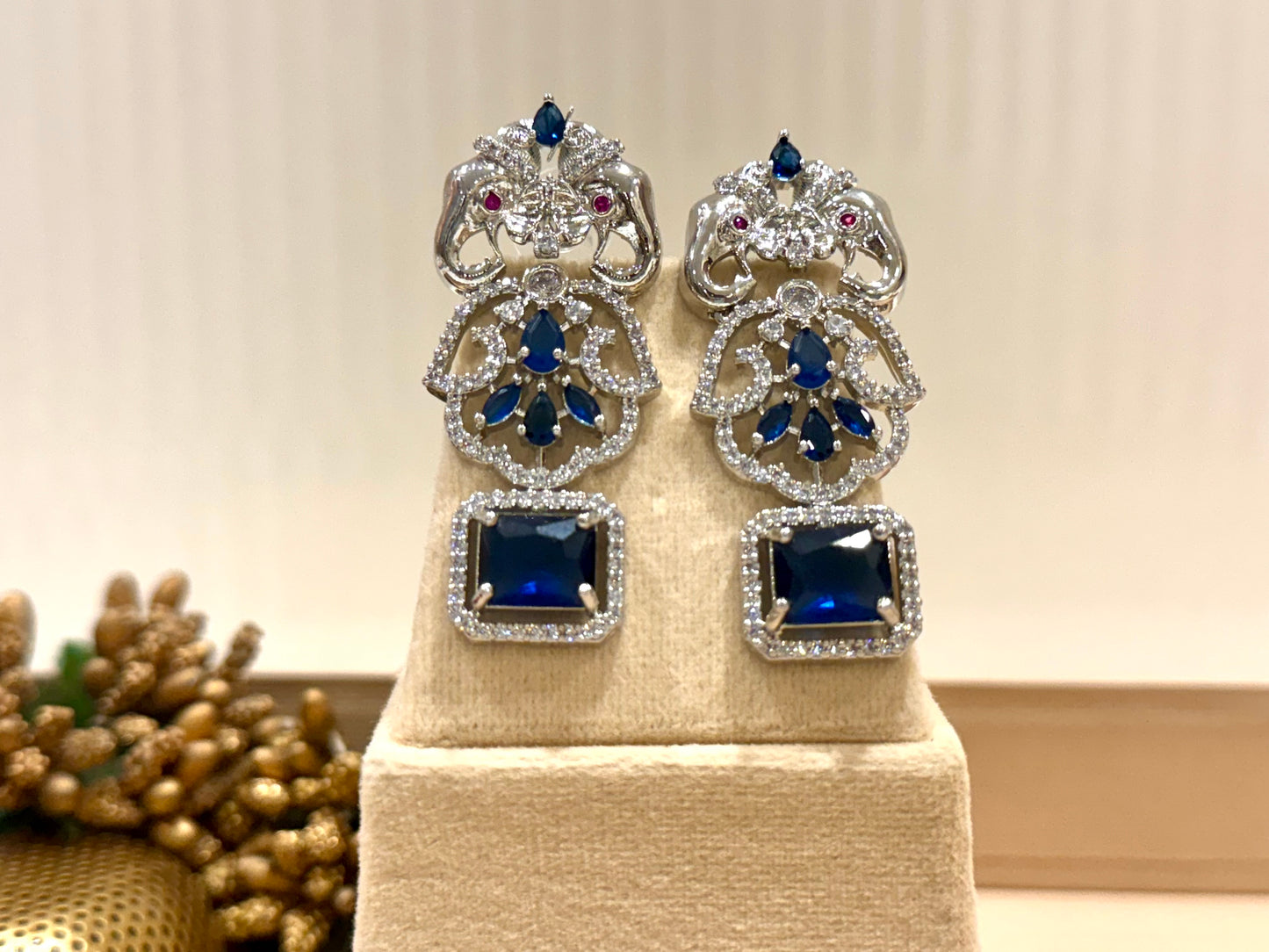 Regal Elephant Pendant Set