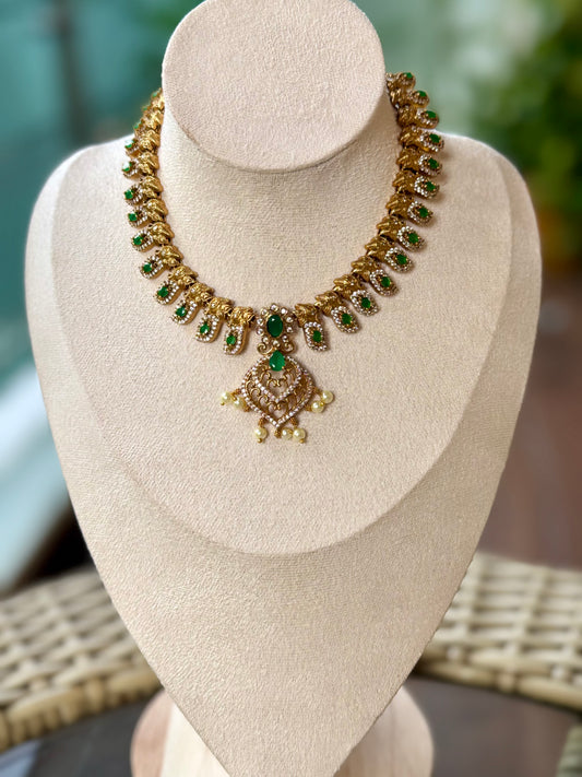 Amira Antique Emerald Necklace Set