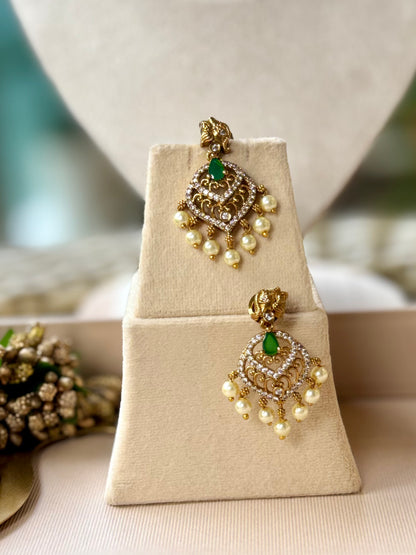Amira Antique Emerald Necklace Set