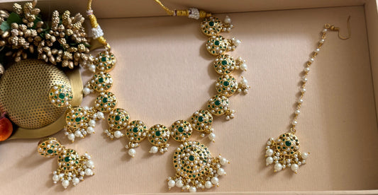Green Nayra Emerald Jewellery Set