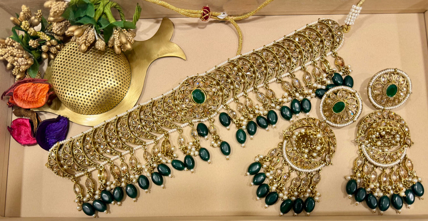Aarzu Emerald Jewellery Set