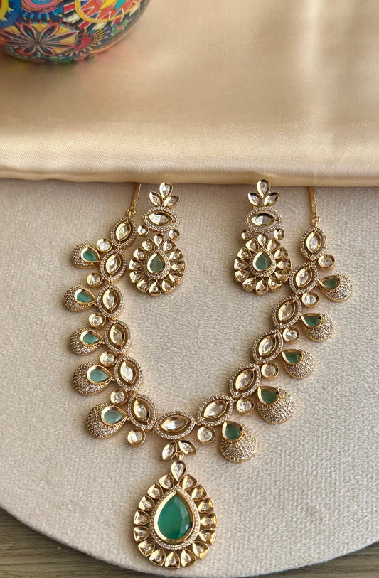 Mint Zarina Glow Necklace Set