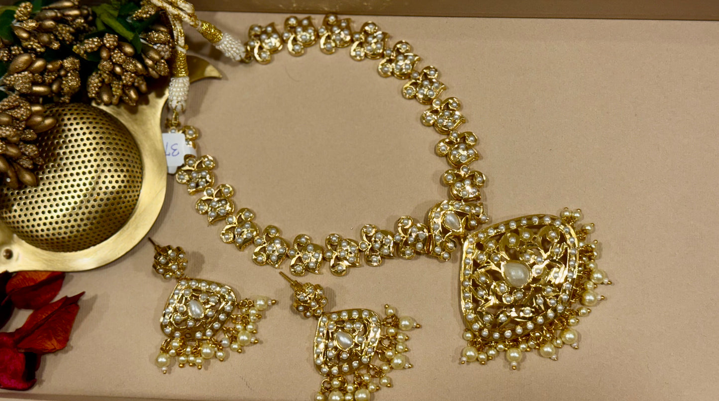 Ivory Saanjh Rajwada Jewellery Set