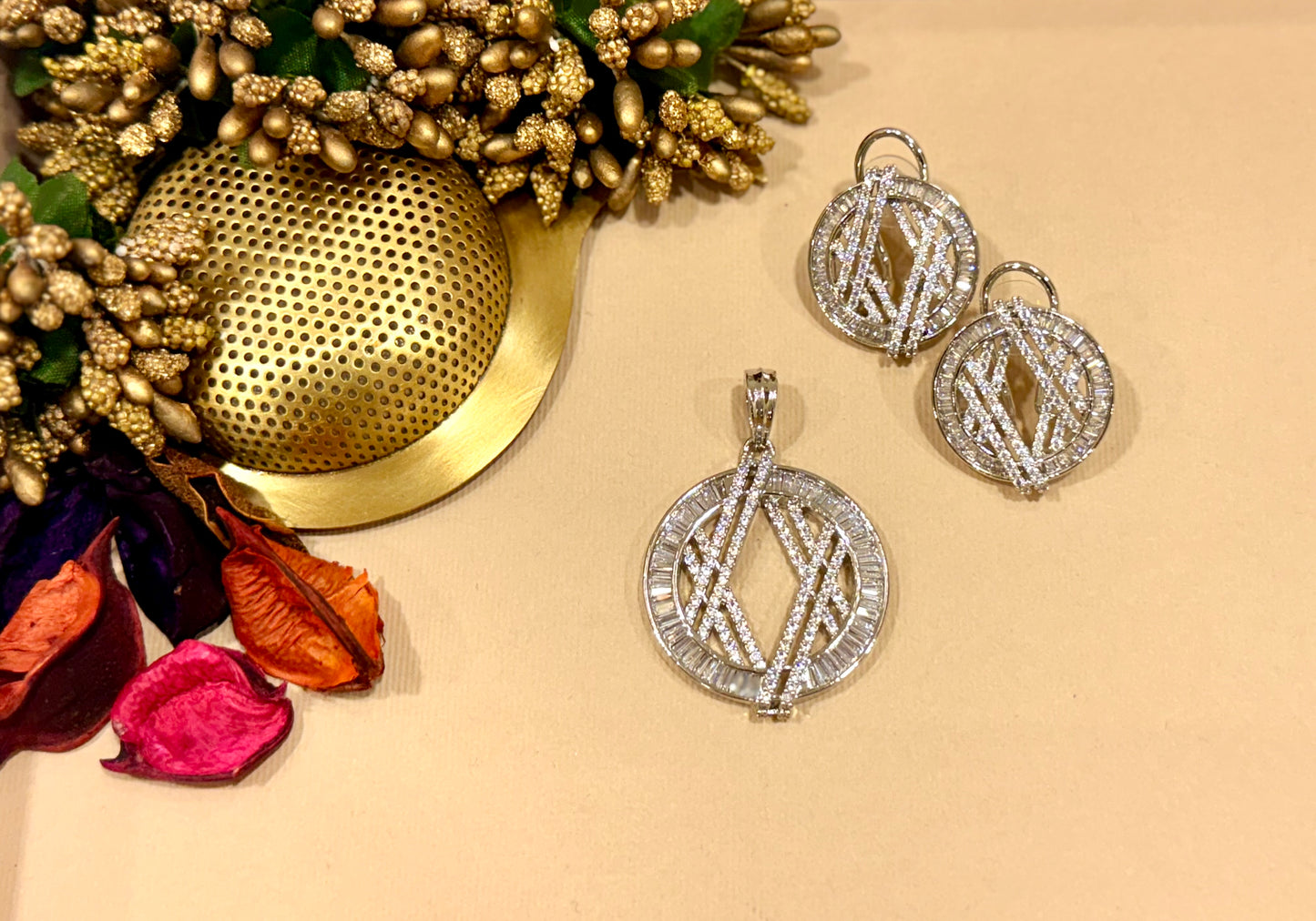Vega Pendant Set