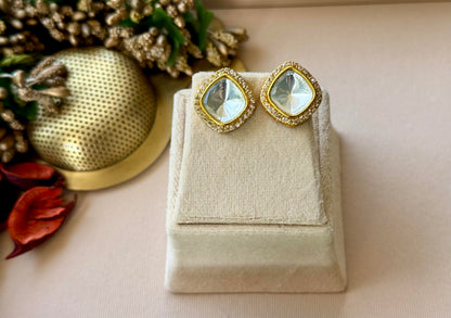 Aarvi Pearl Necklace Set